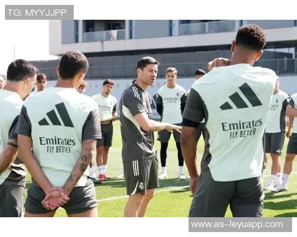 皇马全力备战莱万特吕迪格罗德里戈室内训练米利唐阿诺德积极恢复状态